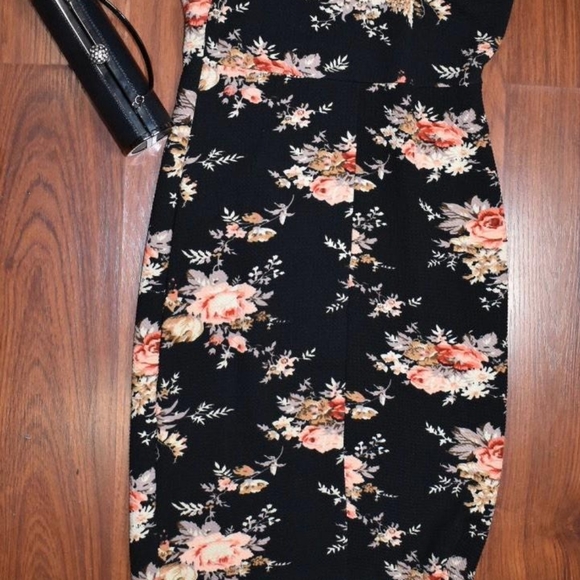 Black with peach floral dress - Picture 14 of 16